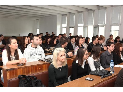 С проекти на иновационни идеи се състезаваха свищовски студенти в научна сесия